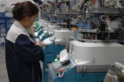 遼源新景 5G數(shù)字化織襪實(shí)驗(yàn)工廠盡顯科技范，技術(shù)服務(wù)重塑產(chǎn)業(yè)未來